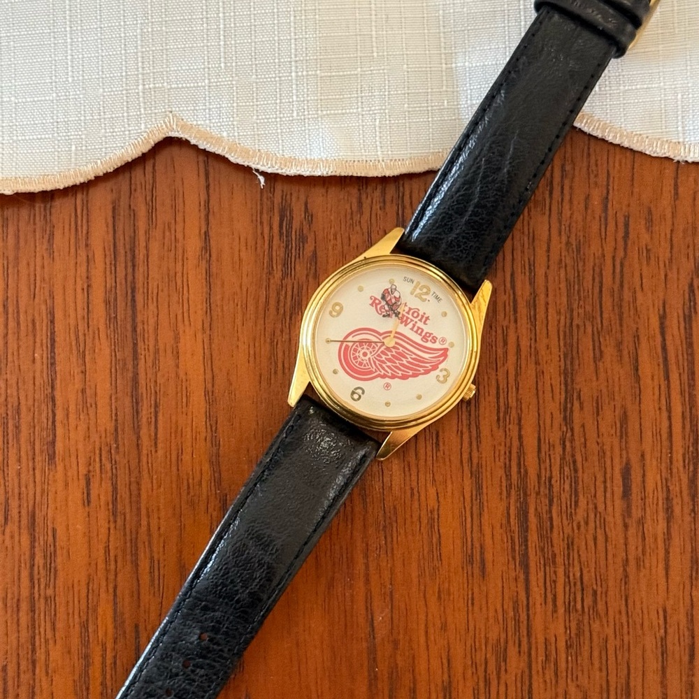 RARE Detroit Red Wings Watch - Leather Strap and WORKS